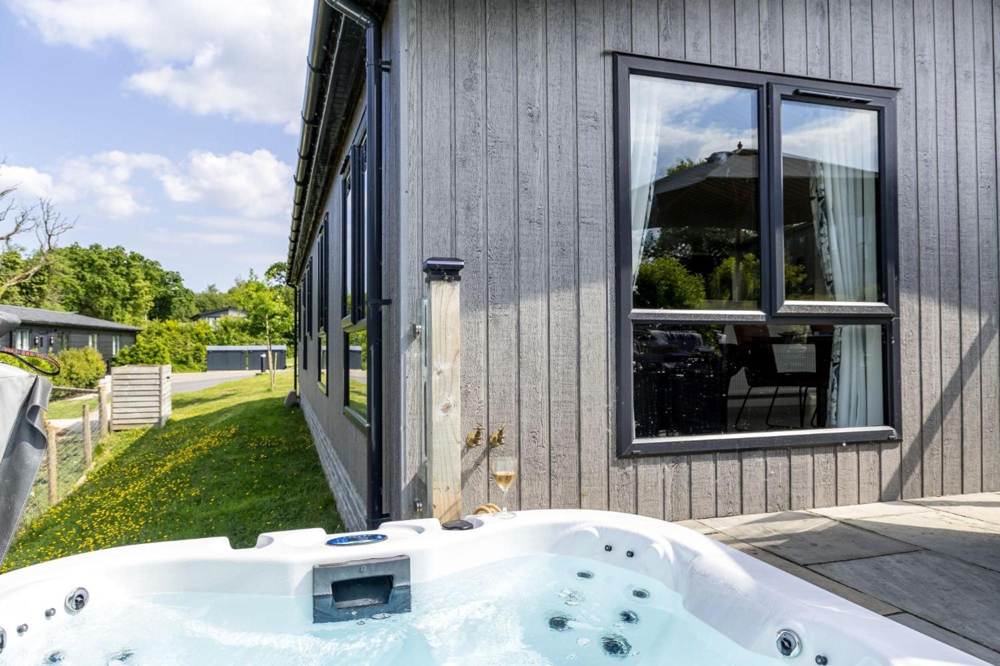 Lilac Lodge, 22 Roadford Lake Lodges Lifton Esterno foto