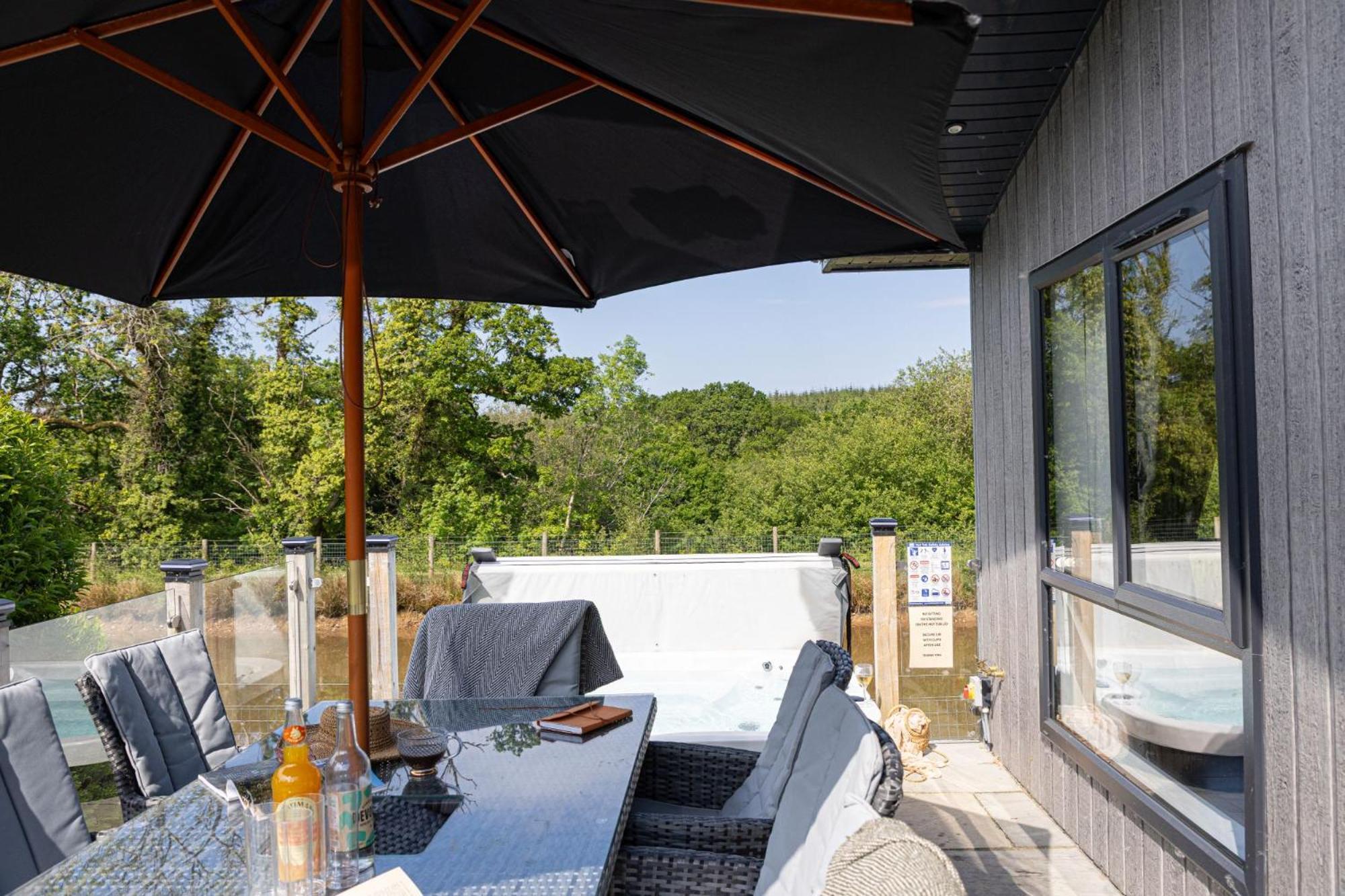 Lilac Lodge, 22 Roadford Lake Lodges Lifton Esterno foto